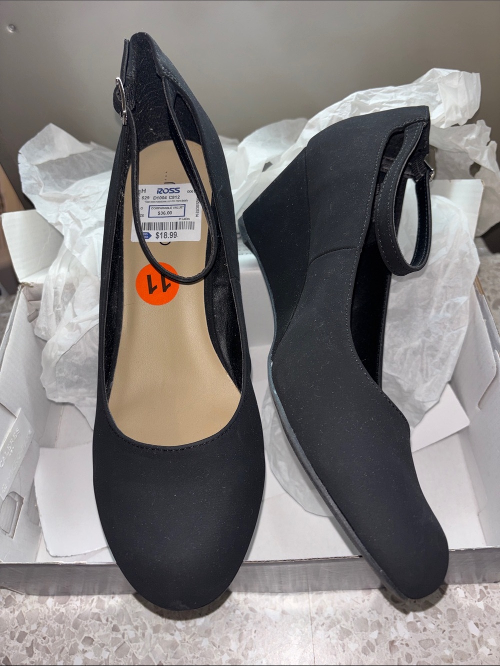 Me Too Lois Black Velvet Wedge Size 11 Ankle Strap Buckle Heels Shoes